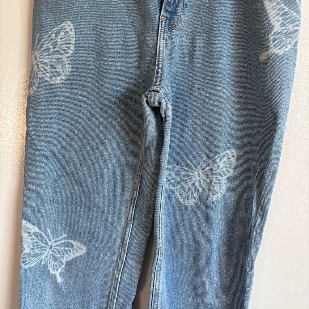 ⭐️⭐️⭐️Hollister wide leg Butterfly Denim Jeans size 0 - Picture 2 of 10
